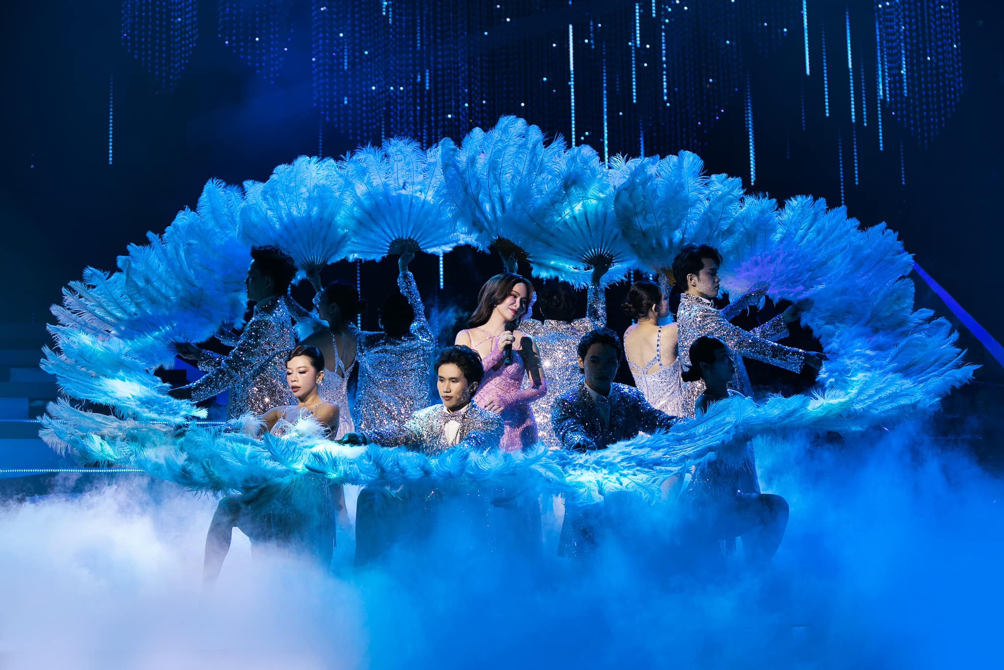 Còn nhiều điều khác biệt hơn nữa có thể khai thác và “thử thách” Uyên Linh