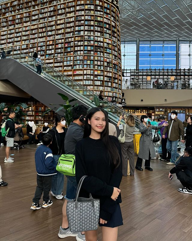 Doãn Hải My được yêu mến bởi vẻ đẹp tri thức bên cạnh nhan sắc thanh thuần