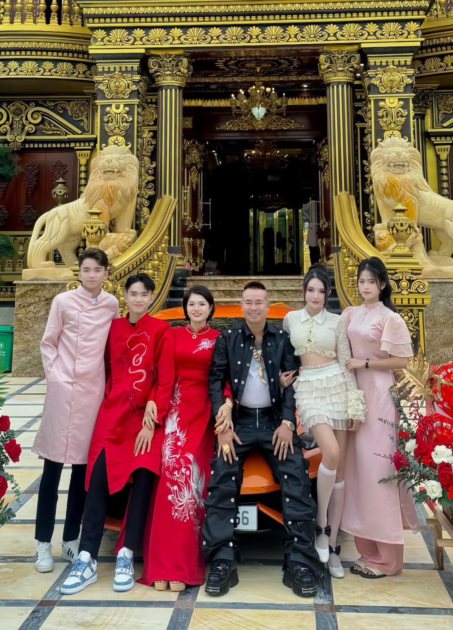 Vợ chồng anh Thoan dự định sẽ tổ chức đám cưới vô cùng hoành tráng cho các con vào năm sau hoặc năm sau nữa.