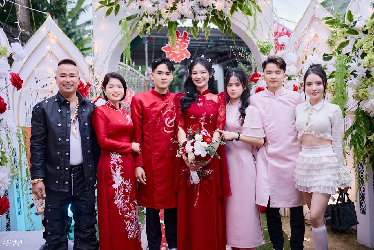 Cô dâu, chú rể đã yêu thương, tìm hiểu nhau được 2 năm.