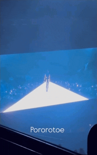 Lisa gây sốc với outfit táo bạo với những đường nét cut-out khoe trọn hai bên hông gợi cảm