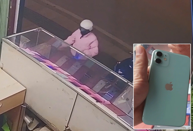 U. bán chiếc điện thoại của mình tại một cửa hàng rồi sau đó hoang báo bị cướp.