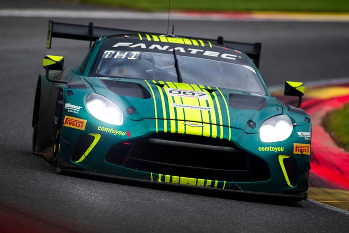 Phiên bản Aston Martin Vantage AMV24 mới được tạo ra để kỷ niệm chiến thắng mà Vantage GT3 giành được tại cuộc đua Spa-Francorchamps vào đầu năm nay và chỉ có 24 chiếc được sản xuất.