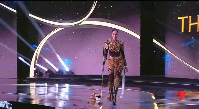 Thái độ và cách xử lý sự cố của Opal Suchata được công chúng quốc tế khen ngợi