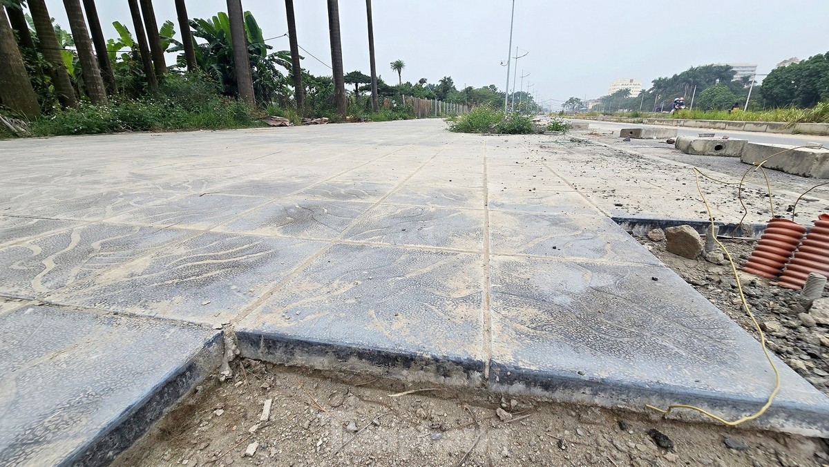 Toàn tuyến được quy hoạch với vỉa hè rộng và được lát đá tự nhiên. Công trình khởi công từ năm 2019, dự kiến hoàn thành năm 2021 nhưng đến nay mới hoàn thành khoảng 50% khối lượng