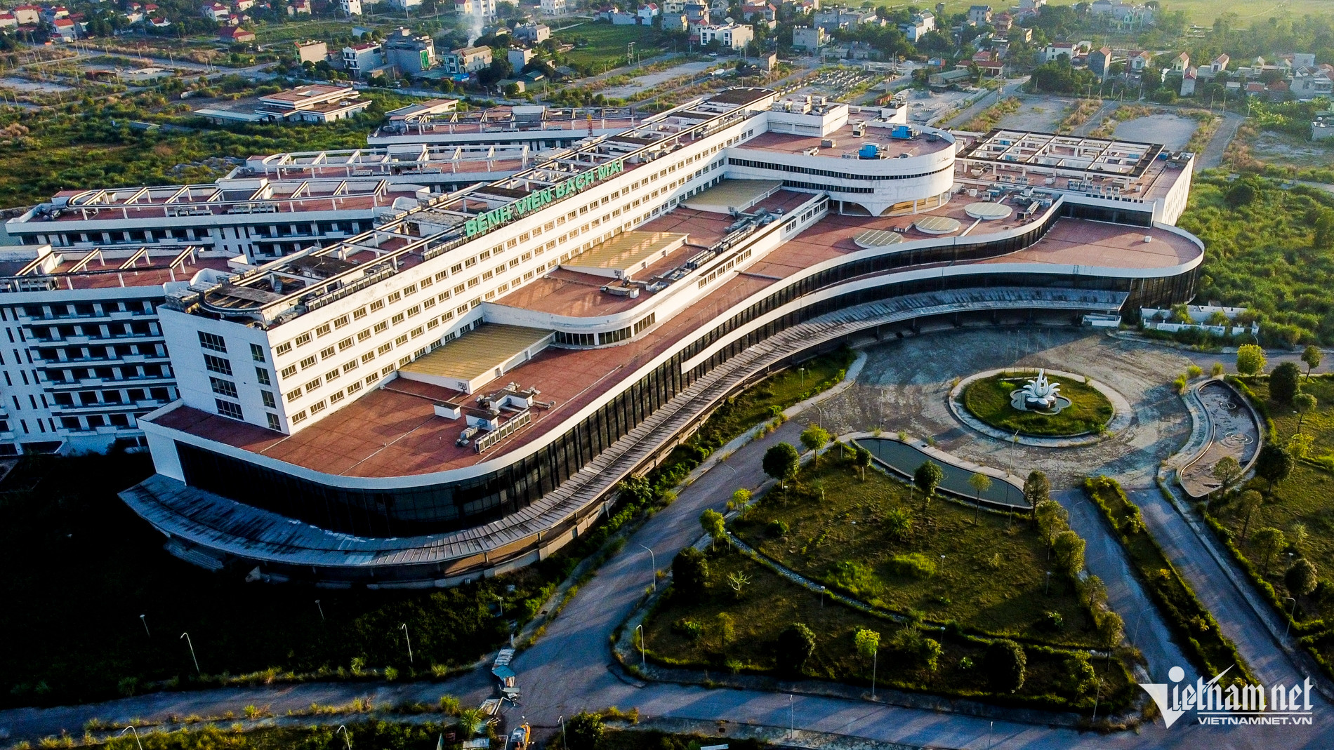 Cơ sở 2 Bệnh viện Bạch Mai có diện tích 21ha, diện tích sàn 119.952m2 thuộc địa phận xã Liêm Tuyền (TP Phủ Lý, tỉnh Hà Nam). 