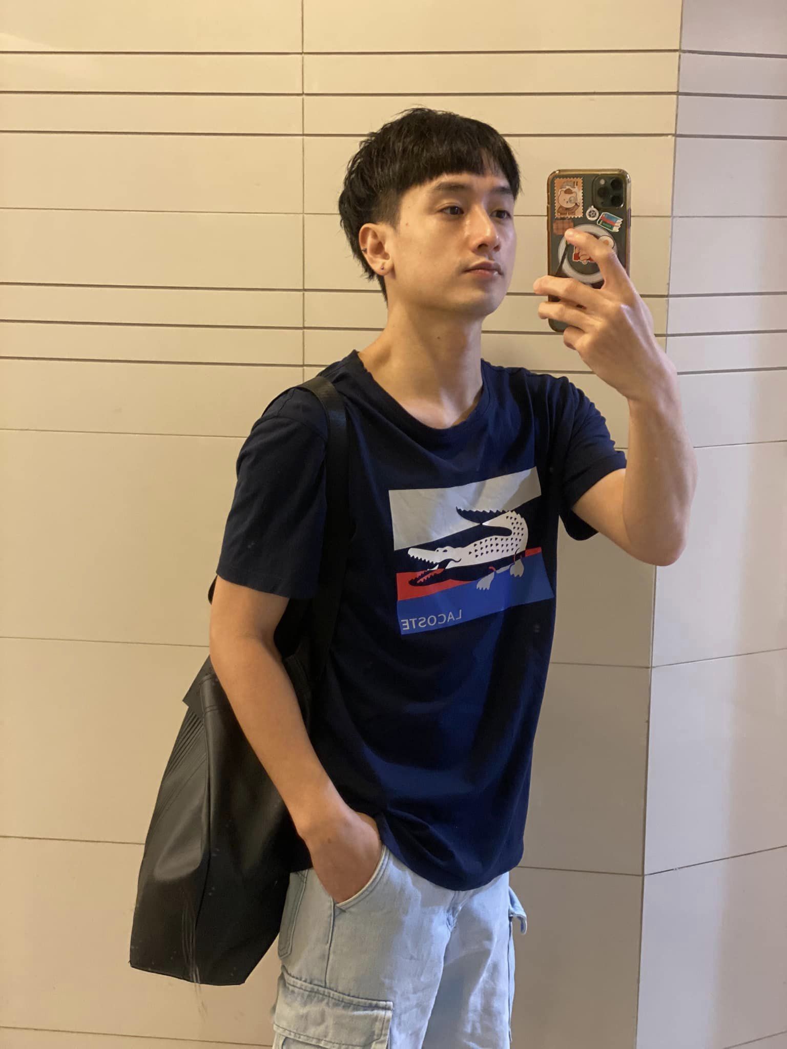 Để tránh sự bàn tán, soi mói từ những người xung quanh, Huy Ma đã quyết định ở lại Thái Lan để sinh sống.