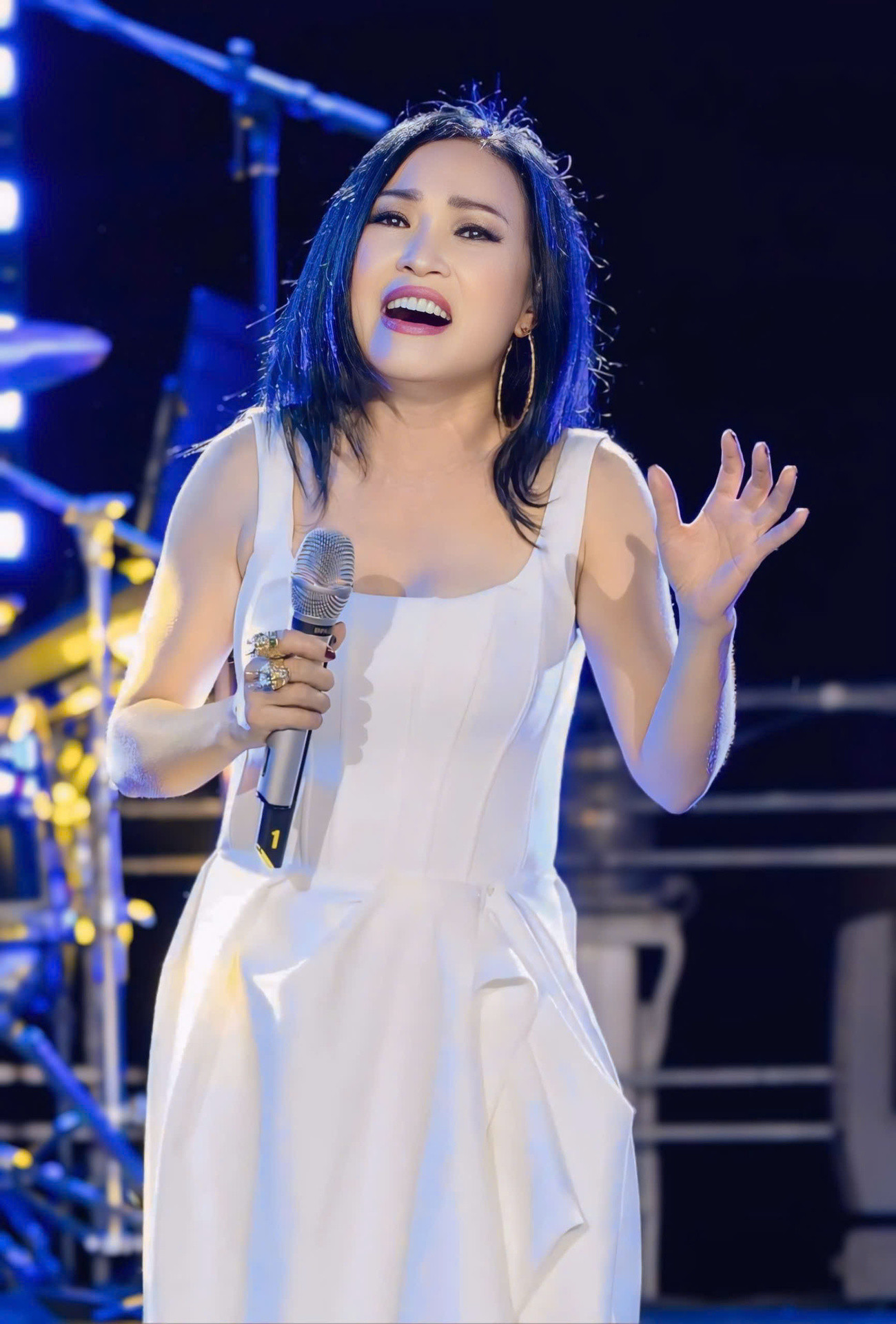 Các ca khúc của Phương Thanh để lại tiếng vang lớn ở thương hiệu “Làn sóng xanh” trong 10 năm liên tiếp. Ca sĩ cũng đạt giải Thành tựu của giải thưởng danh giá.