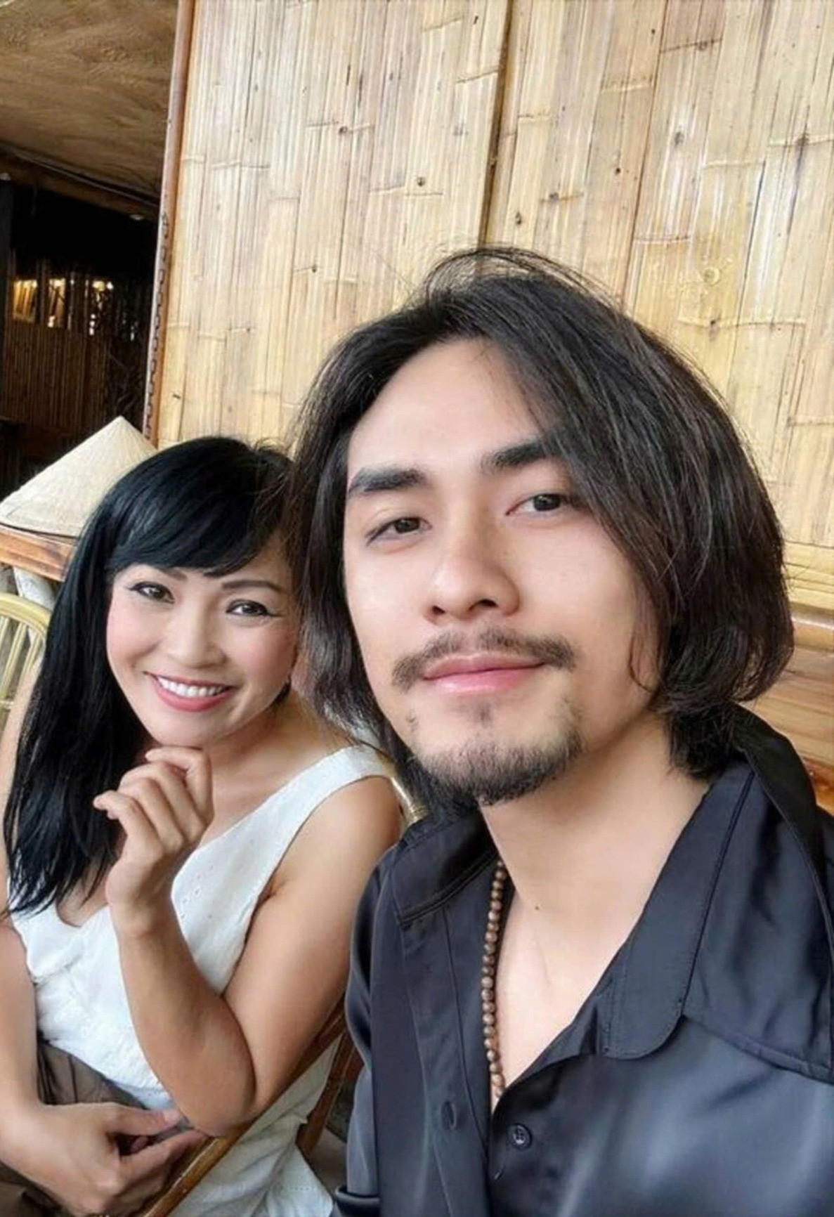 Trong quá khứ, Phương Thanh từng có tin đồn tình cảm với nhiều “người tình nghệ thuật” như: cố nghệ sĩ Minh Thuận, ca sĩ Lam Trường, diễn viên Doãn Chí Kiên. Tuy nhiên, nữ ca sĩ cho biết họ chỉ là đồng nghiệp thân thiết trong sự nghiệp âm nhạc.