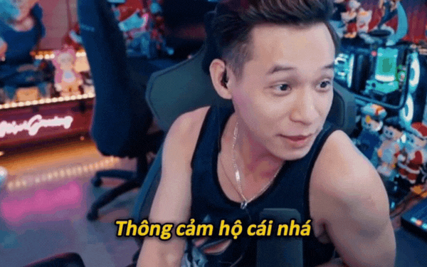 Thông cảm cho tộc trưởng nhá, làm bố mà