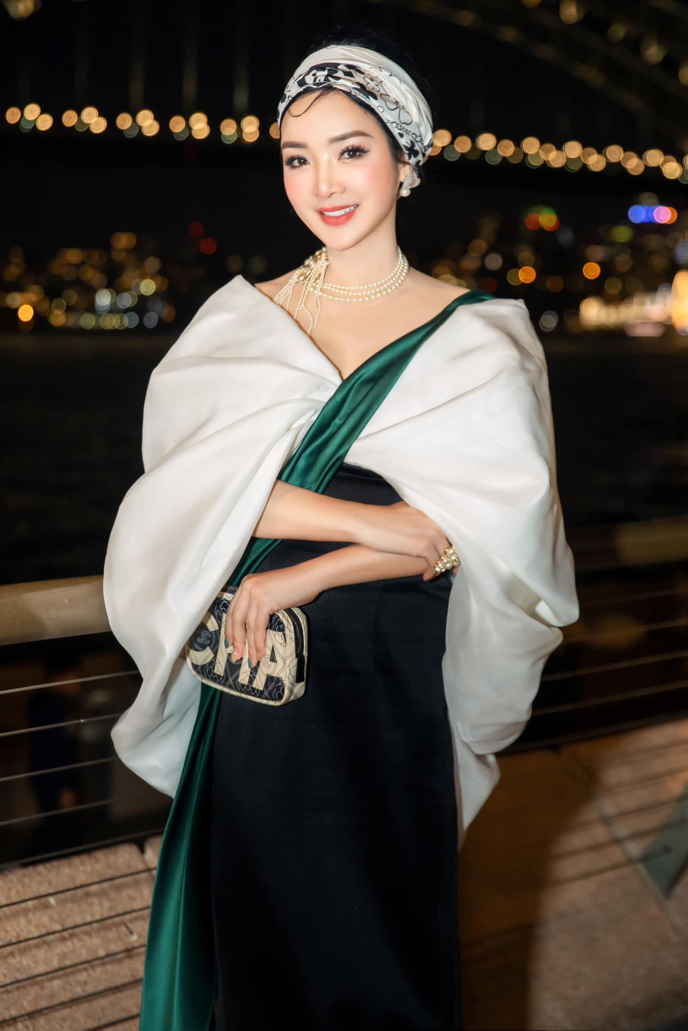 Nàng hậu sở hữu làn da mịn màng, vóc dáng thon gọn, các đường nét trên khuôn mặt dường như chẳng già đi nhiều so với 32 năm về trước lúc đăng quang.