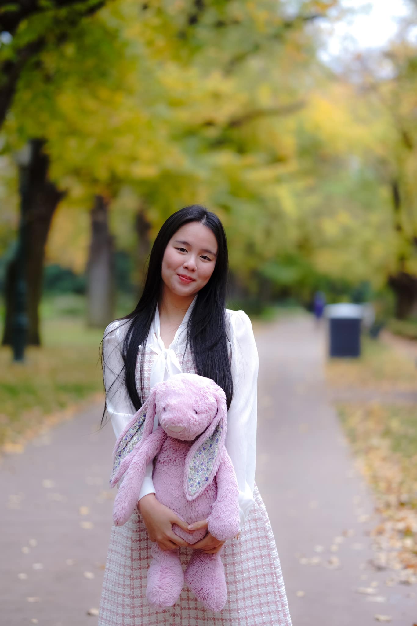 Cô đang làm giáo viên tại của trường nằm ở vùng quê tại Tây Úc.