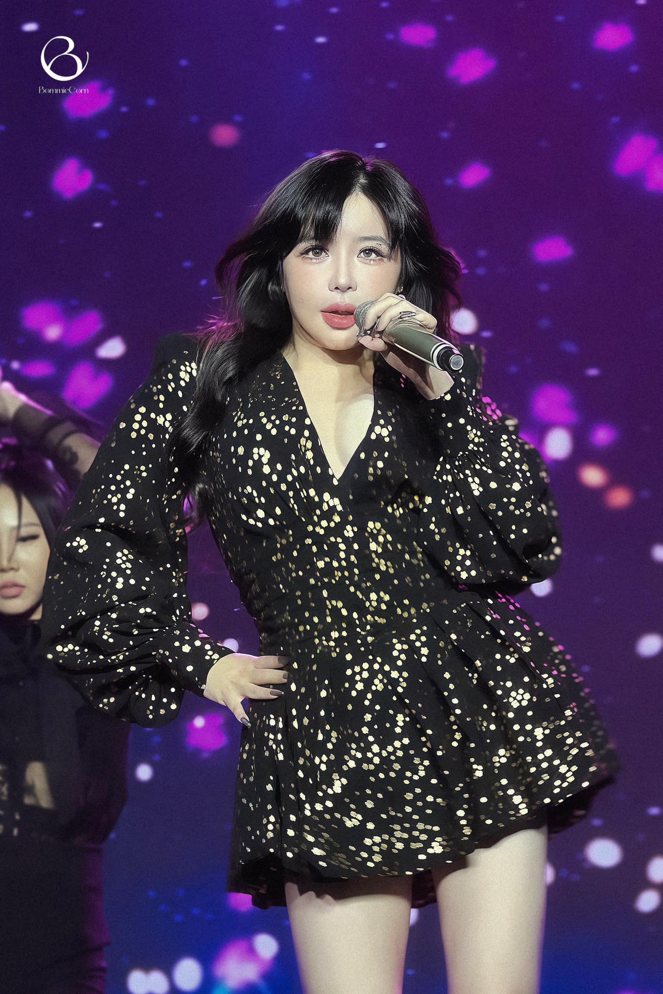 Fancon của Park Bom - giọng ca chính 2NE1 hồi tháng 9 cũng không thể lấp đầy 2500 ghế ngồi ở Nhà hát Hoà Bình