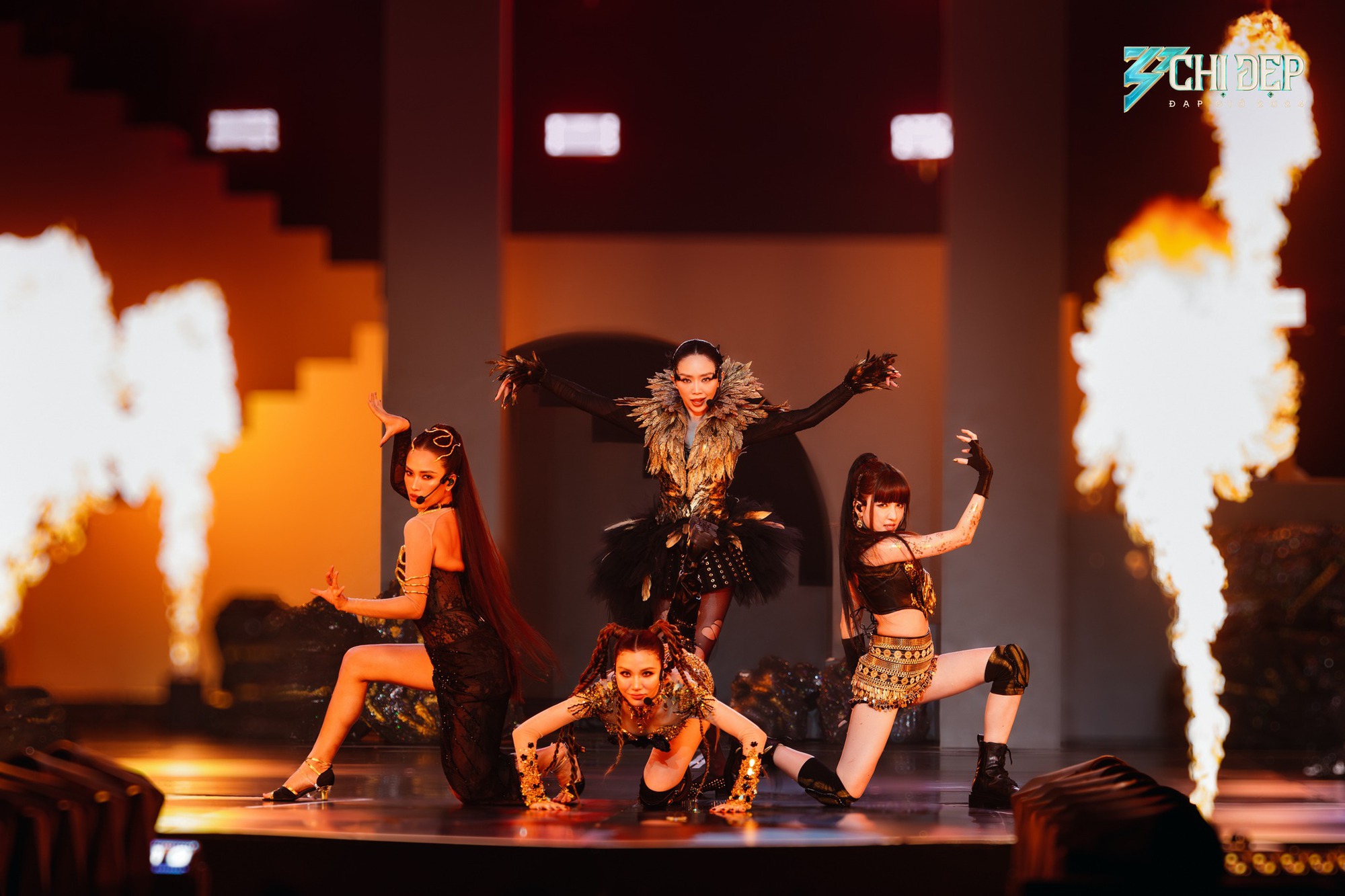 người ta phải nói rằng “Tiếc cho Tóc Tiên”, bởi có lẽ cô hoàn toàn có khả năng sở hữu phần nhạc ấn tượng hơn cho mình và các Chị Đẹp