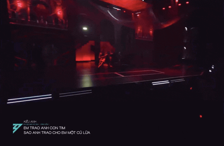 Không ai cảm nhận được nỗ lực bứt phá của các Chị Đẹp khi sân khấu cứ “quay mòng mòng”, camera đánh góc rối tinh rối mù