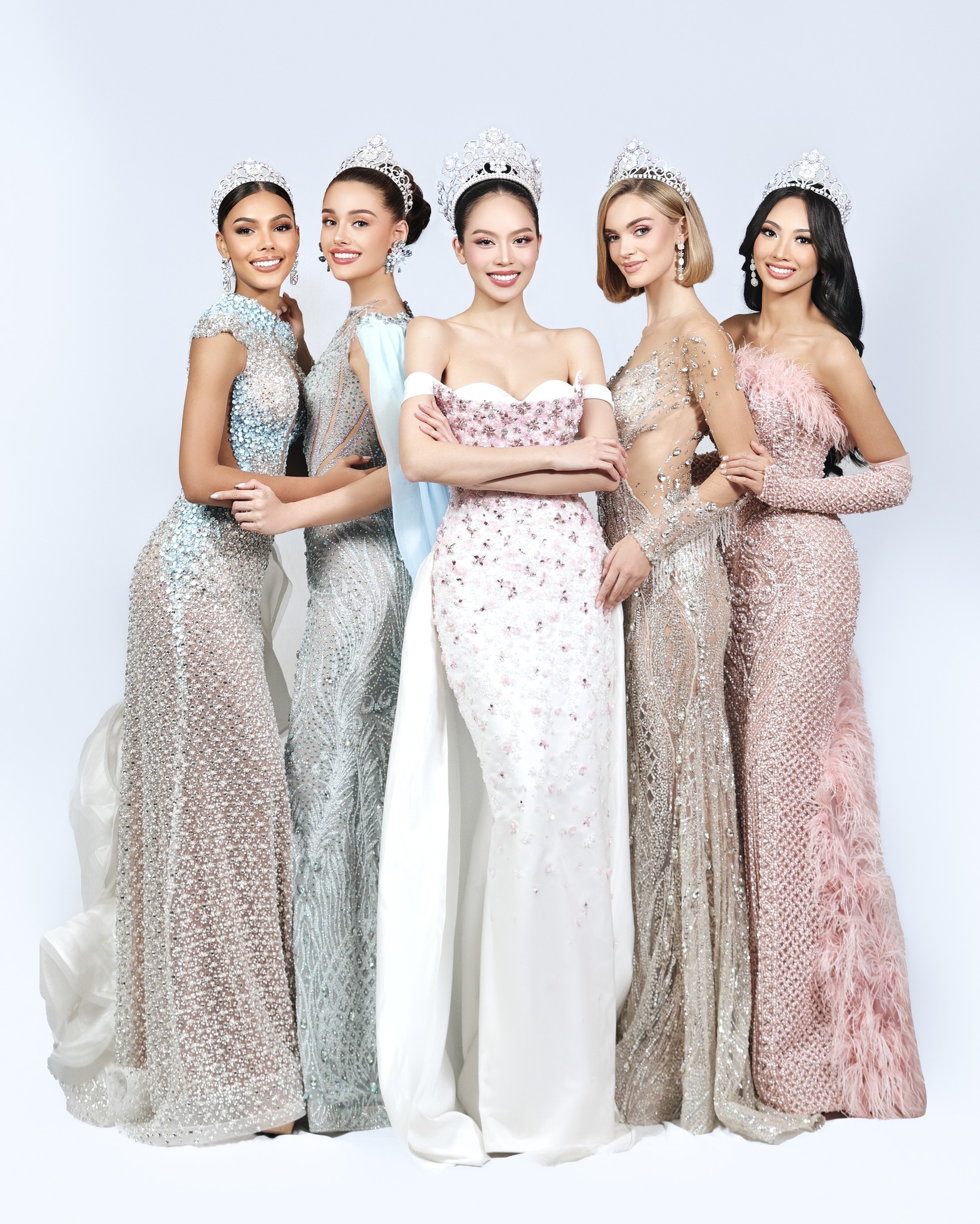 Thanh Thủy và 4 Á hậu Miss International 2024