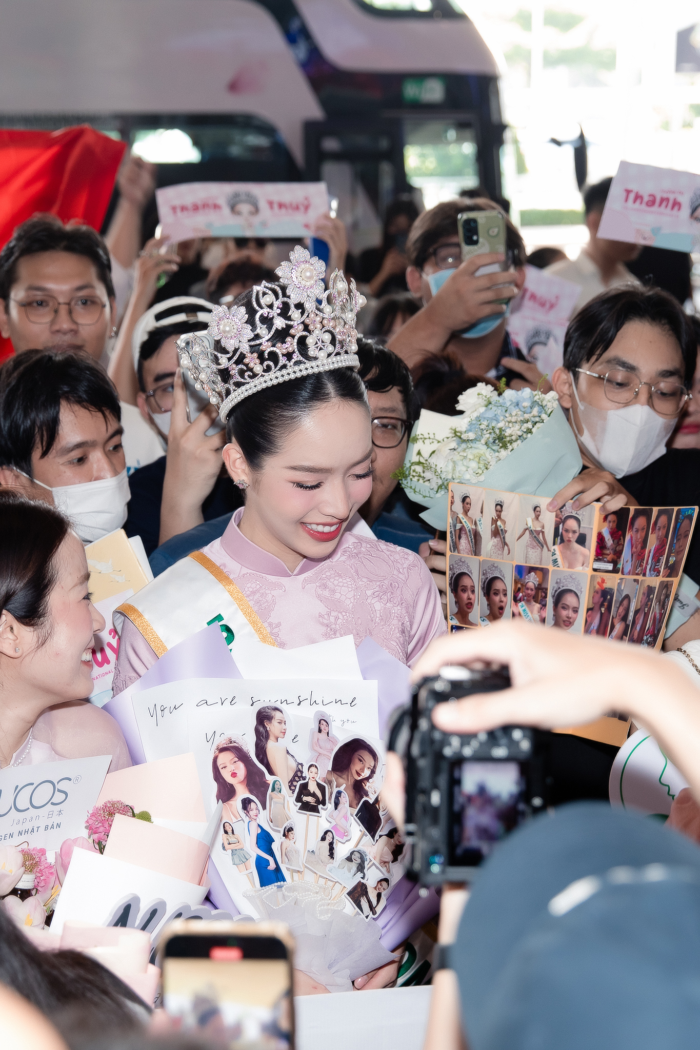 Thanh Thủy được nhiều người chào đón, chuẩn bị nhiều ảnh nàng hậu có biểu cảm meme để trêu ghẹo.