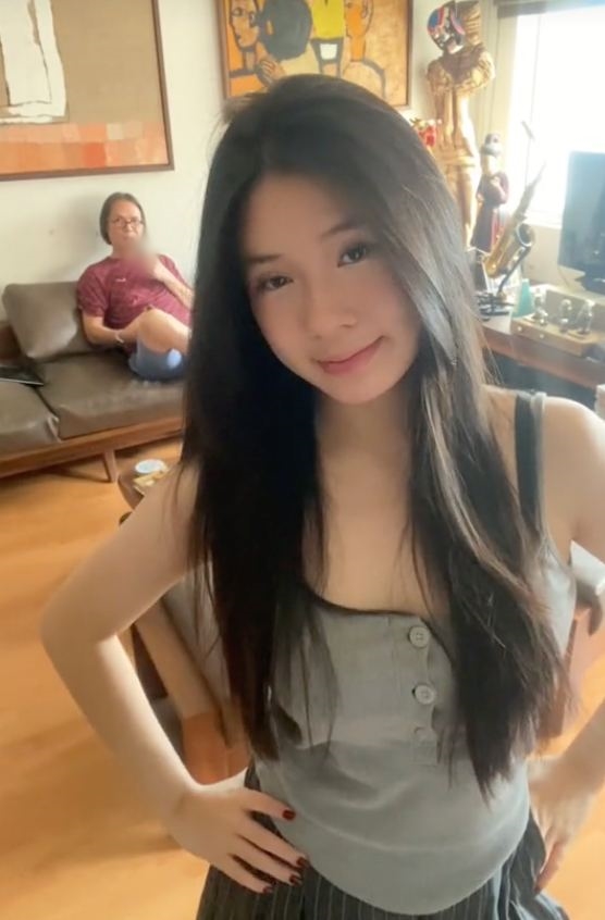 Mỹ Anh thường xuyên quay clip đu trend cùng bố.