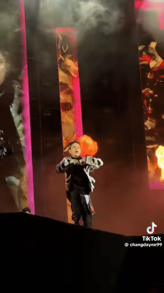 Vũ điệu say rượu của anh chàng khiến không ít người phì cười