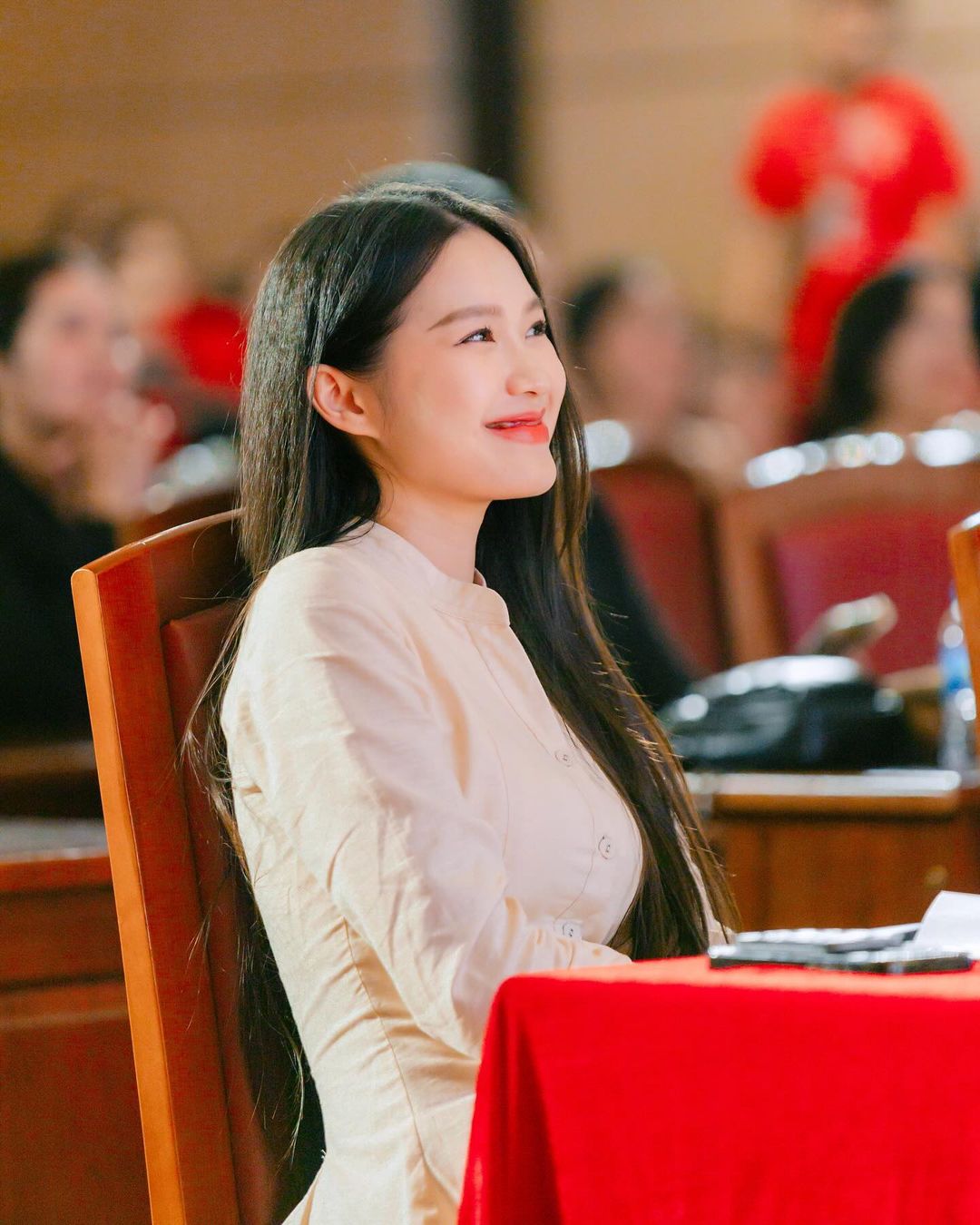 Cô nàng xuất hiện cực ngọt ngào, nhan sắc mẹ bỉm sữa mặn mà