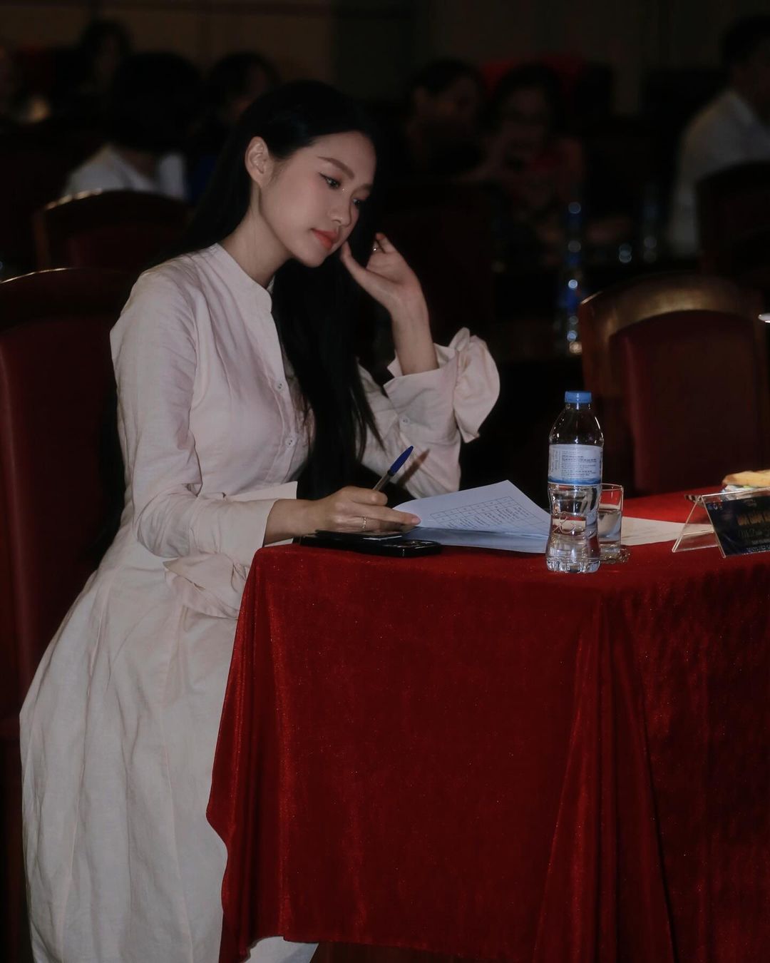 Góc nghiêng thần thánh của Doãn Hải My