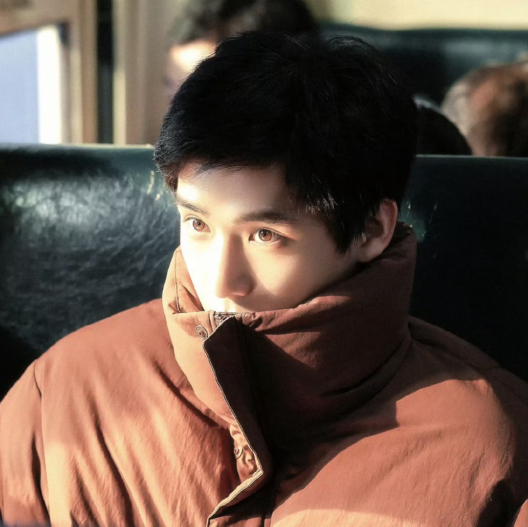 Vẻ điển trai của Vương An Vũ đốn tim khán giả