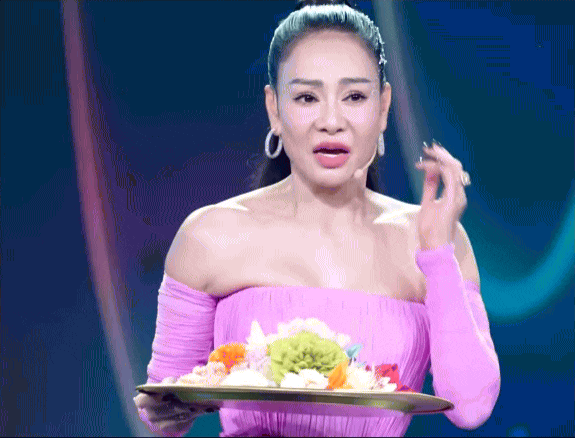 Thu Minh gây tranh cãi khi vứt mâm xuống sân khấu sau lời thử thách của Thanh Lam