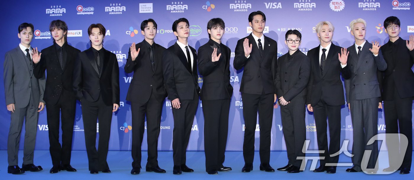 Quân đoàn trai đẹp SEVENTEEN đổ bộ MAMA ngày 2