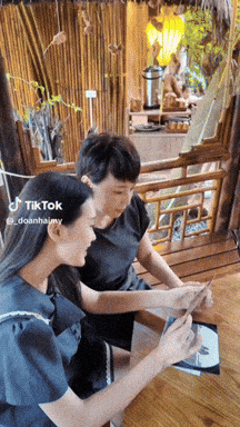 Doãn Hải My và người mẹ trẻ đẹp của mình