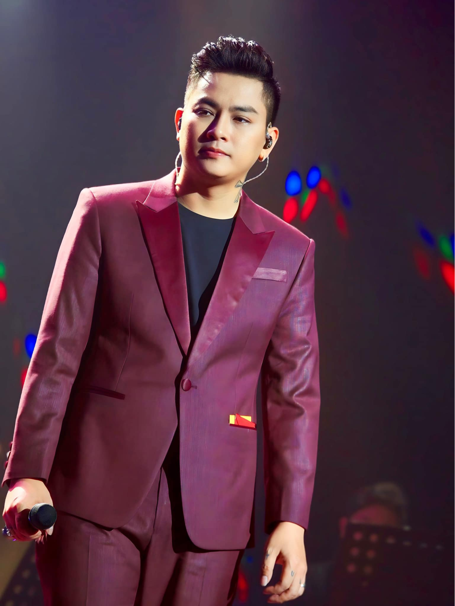 Hoài Lâm mỗi khi xuất hiện trên sân khấu luôn nhận được tình cảm của khán giả