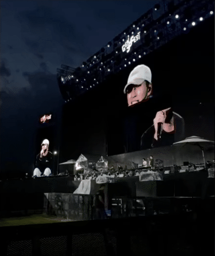 HIEUTHUHAI hát đầy tâm trạng trong buổi tổng duyệt