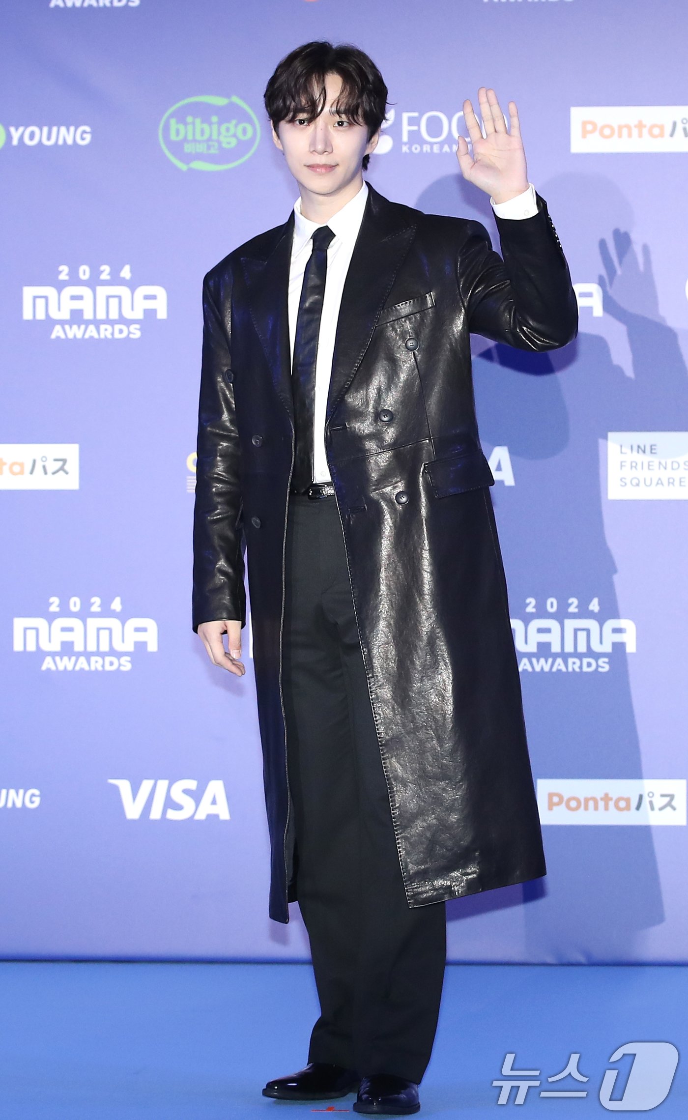 Lee Jun Ho (2PM) toát lên vẻ bí ẩn đầy thu hút