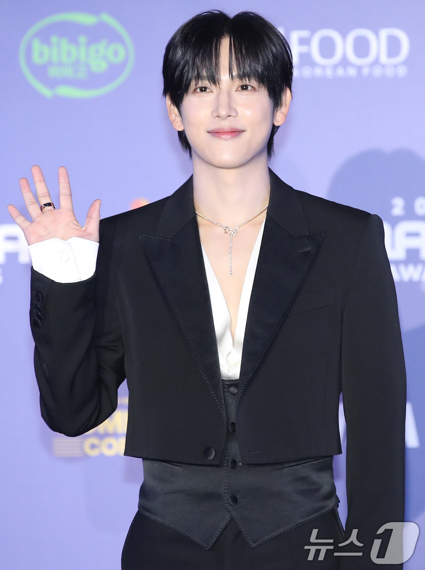 Đã ra mắt công chúng được 14 năm nhưng Im Si Wan vẫn sở hữu gương mặt 