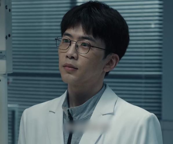 Nhưng vào phim anh bị chê kém sắc, nhìn kém thông minh