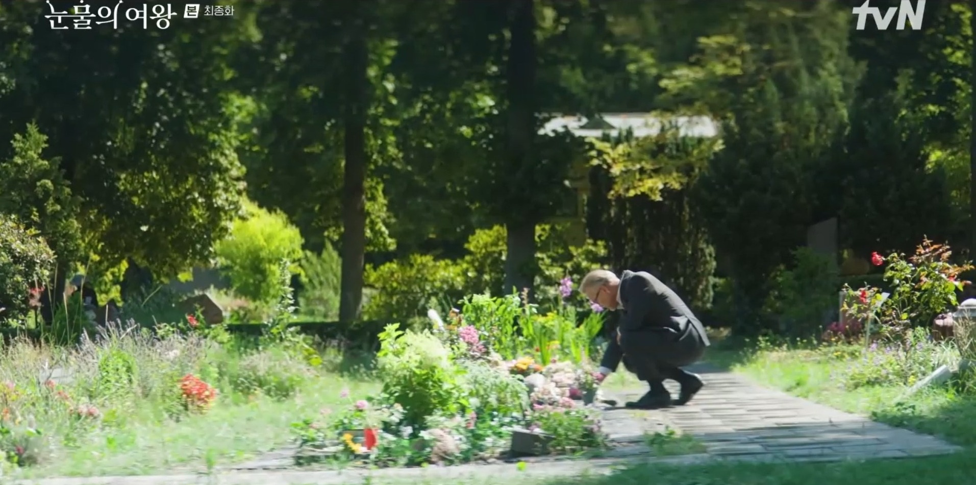 Biên kịch Queen of Tears cố vẽ viễn cảnh hạnh phúc trên thiên đường nhưng bị phản tác dụng