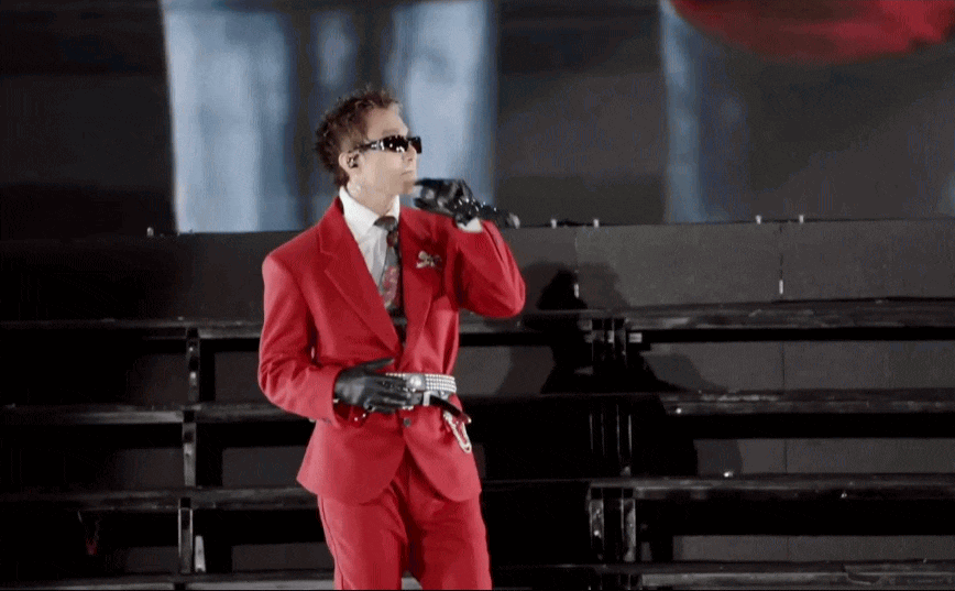  Sơn Tùng rủ các fan Hà Nội đi trà đá vỉa hè và còn có lời hẹn vào tháng 12