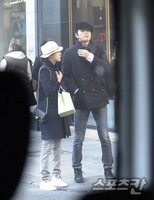 Hình ảnh hẹn hò của Lee Ji Ah và Jung Woo Sung vào năm 2011