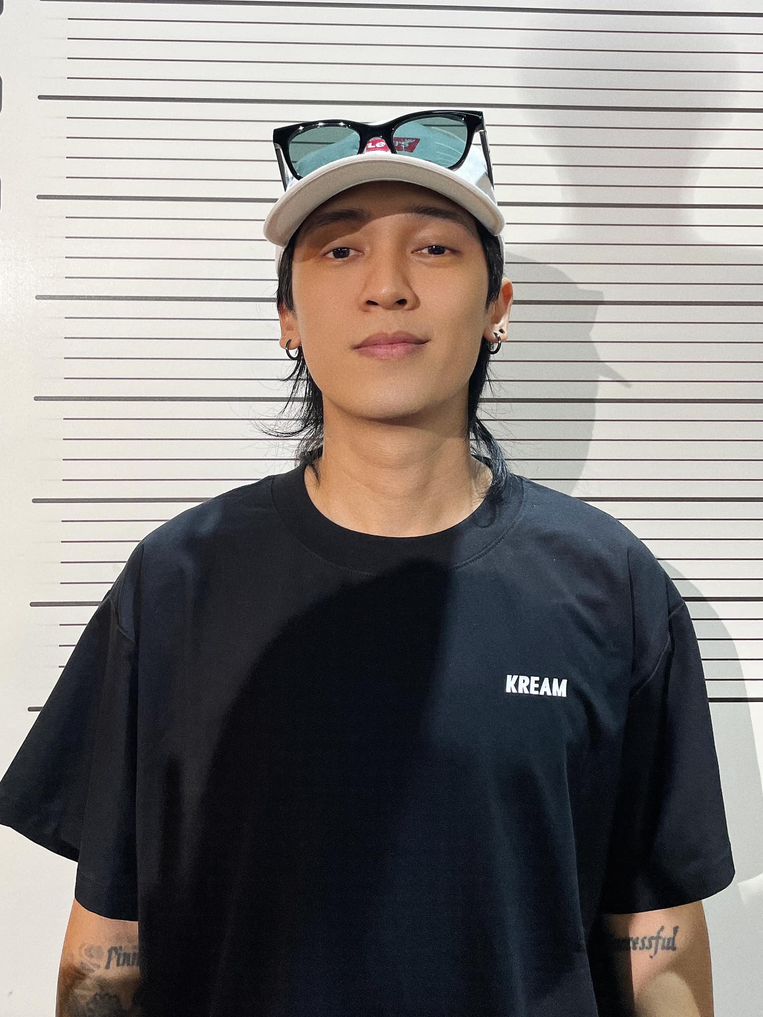 Tronie không nhắc đích danh ai trong bài đăng tiết lộ loạt chi tiết gây sốc, tuy nhiên cư dân mạng đào lại chuyện anh từng là thành viên của 1 nhóm nhạc đình đám