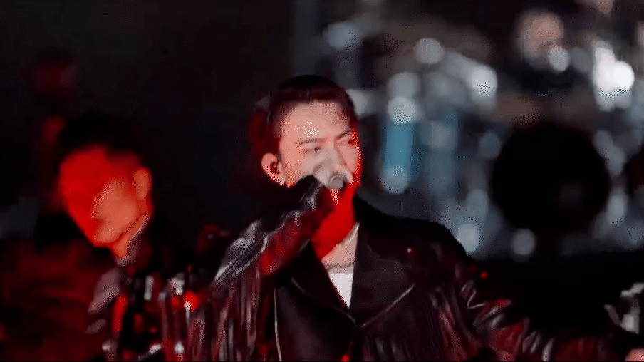 Màn trình diễn của SOOBIN trên thực tế nhận được sự cổ vũ cuồng nhiệt của khán giả, bao gồm fandom Sky