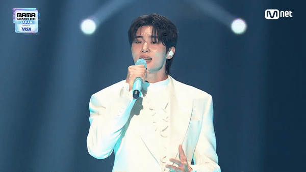 Anh chàng gây sốc visual với diện mạo đẹp đến phong thần