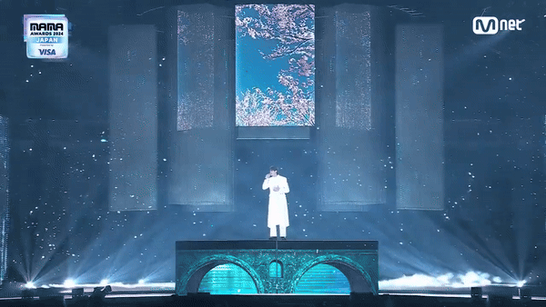 Byeon Woo Seok mê hoặc khán giả với giọng ca ấm áp cùng vibe 