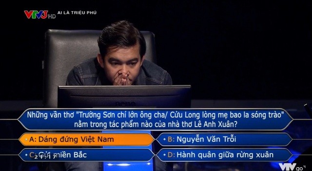 Kỹ sư Lê Anh (trái) và vlogger Trần Đặng Đăng Khoa đều chiến thắng 14 câu hỏi.Tình huống lần đầu tiên xảy ra ở Ai là triệu phú