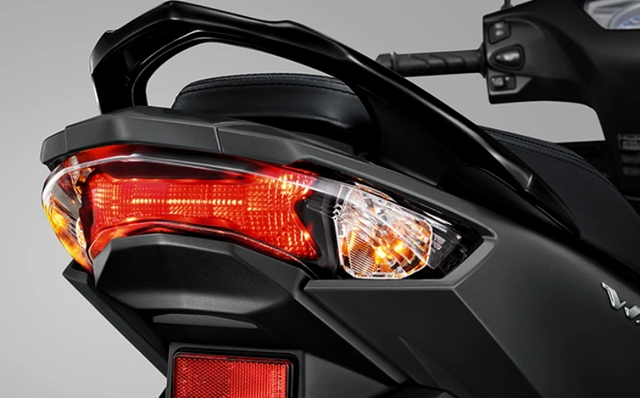 Đèn hậu X-Clusive trên Honda Wave 125i tại Thái Lan tương tự trên Honda Future 125i tại Việt Nam.