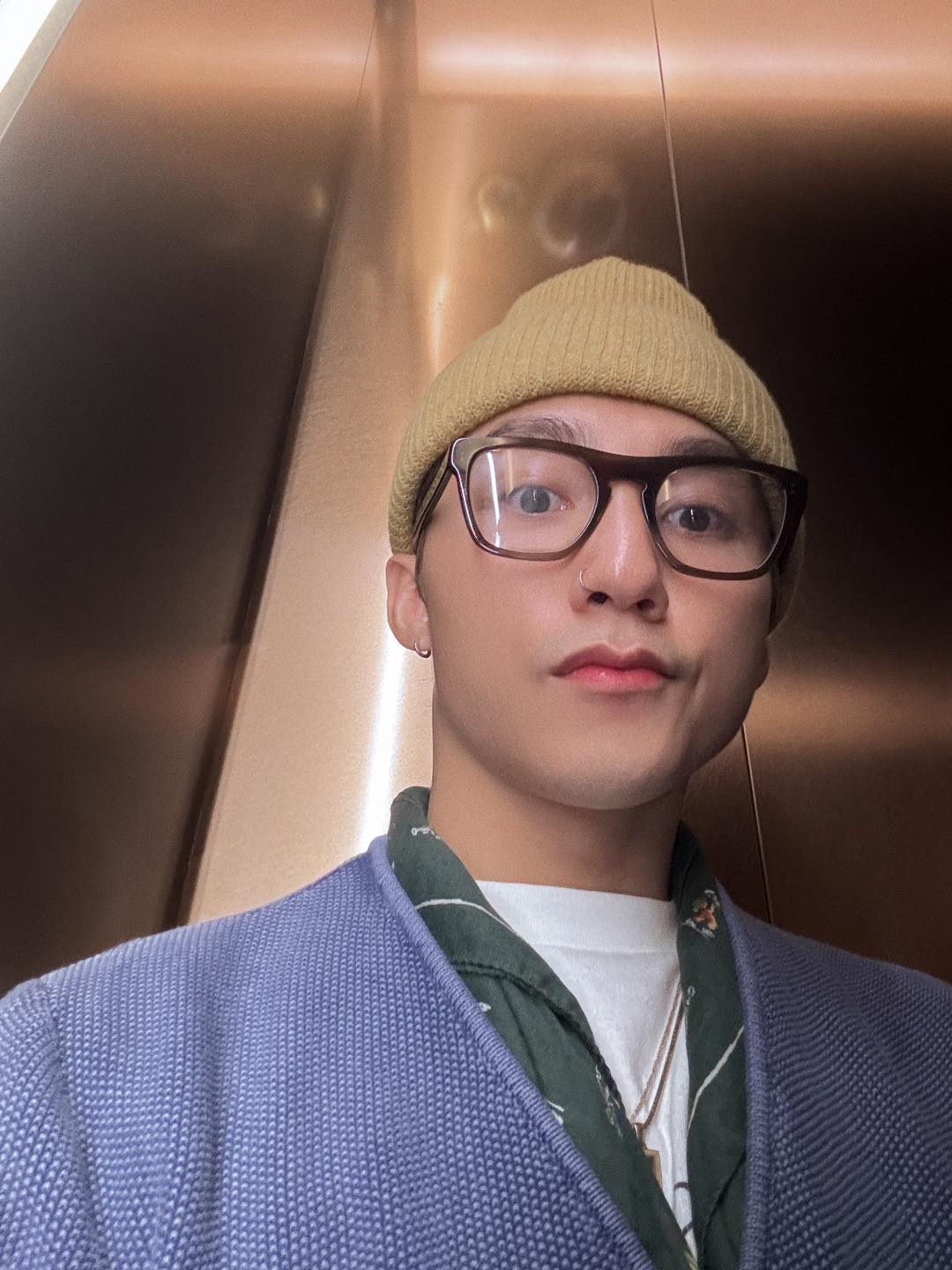 Sơn Tùng bị kéo vào cuộc tranh luận không hồi kết vì công khai đi trà đá vỉa hè