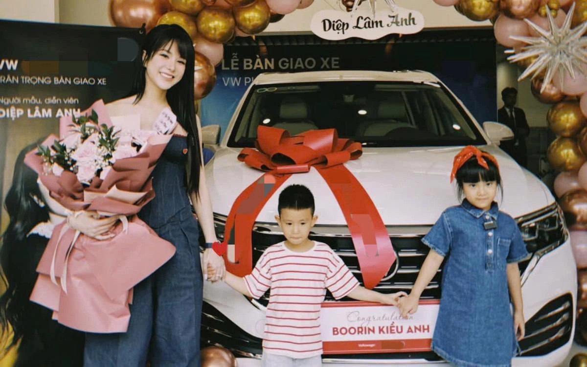  Tháng 8/2024 Diệp Lâm Anh chia sẻ khoảnh khắc hạnh phúc khi mua xe tặng con gái: 