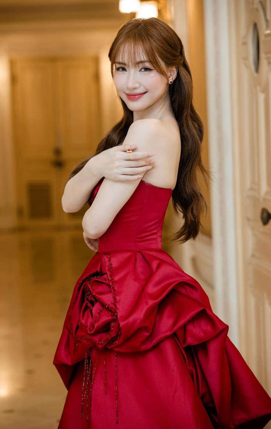 Ngoài nghệ thuật, Hòa Minzy kinh doanh thời trang online với doanh thu hàng chục triệu mỗi ngày.