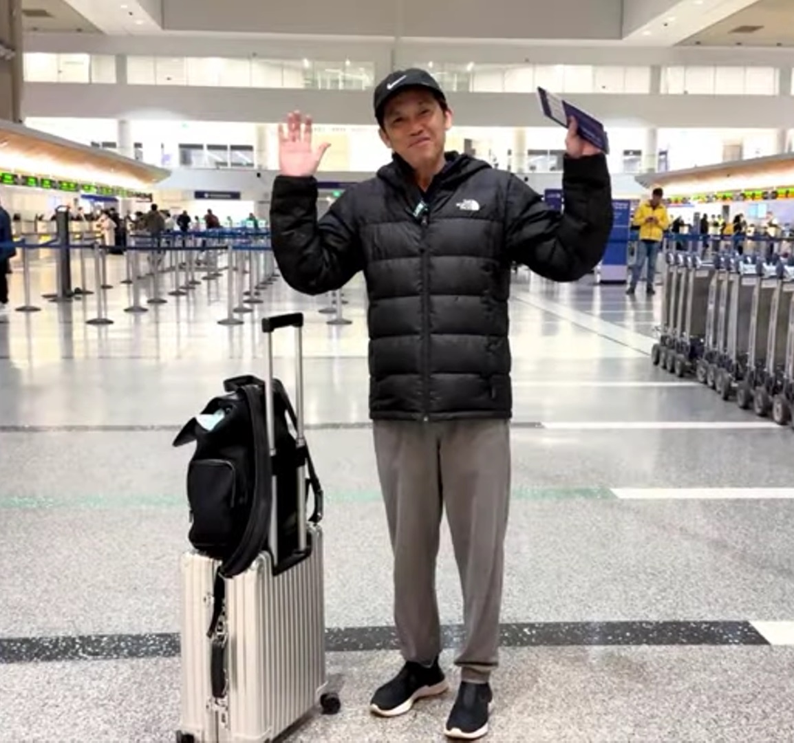 Hoài Linh tại sân bay