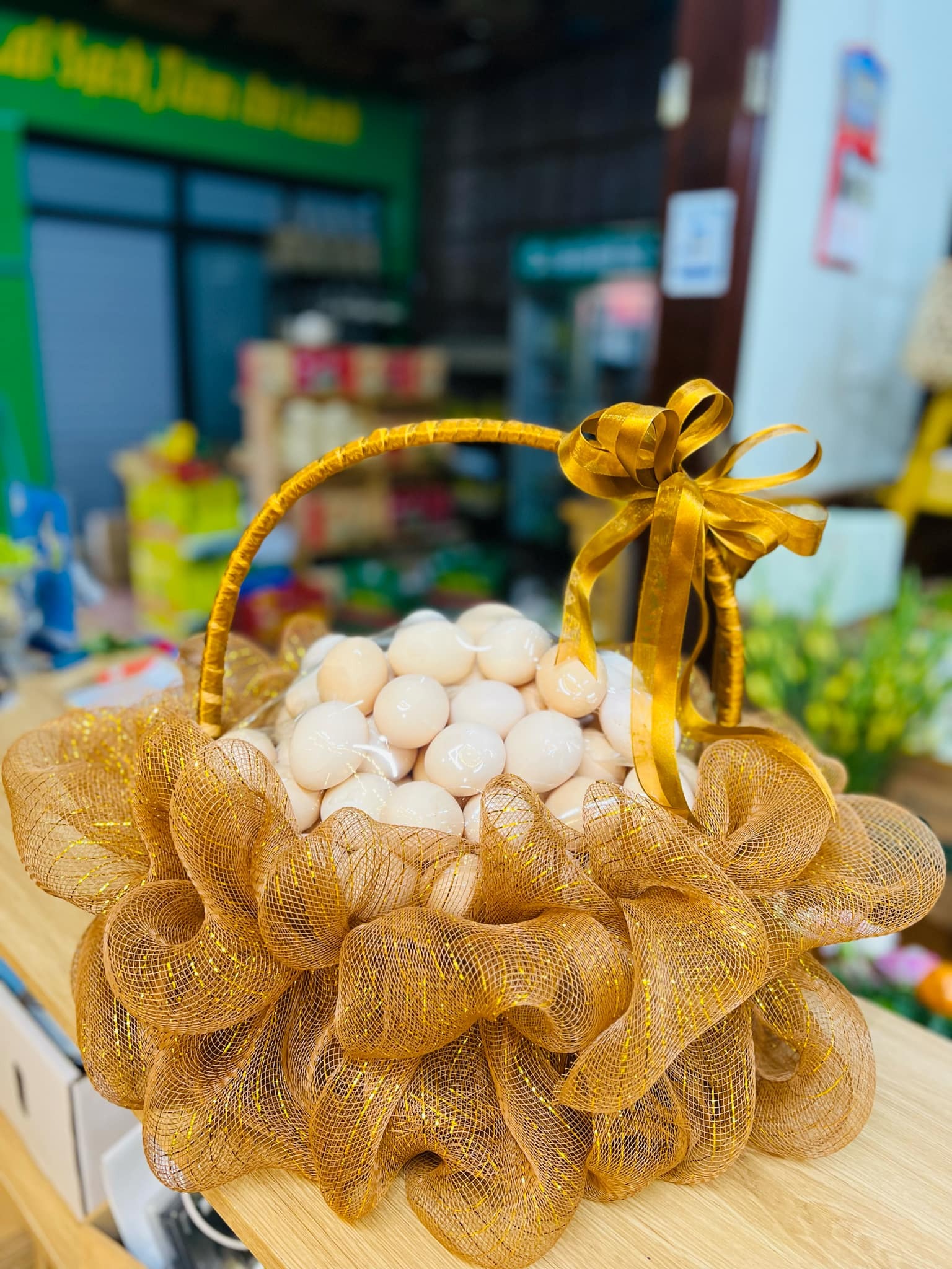 Nhìn giỏ quà xinh lại còn ý nghĩa thế này, làm gì có bà đẻ nào không cười