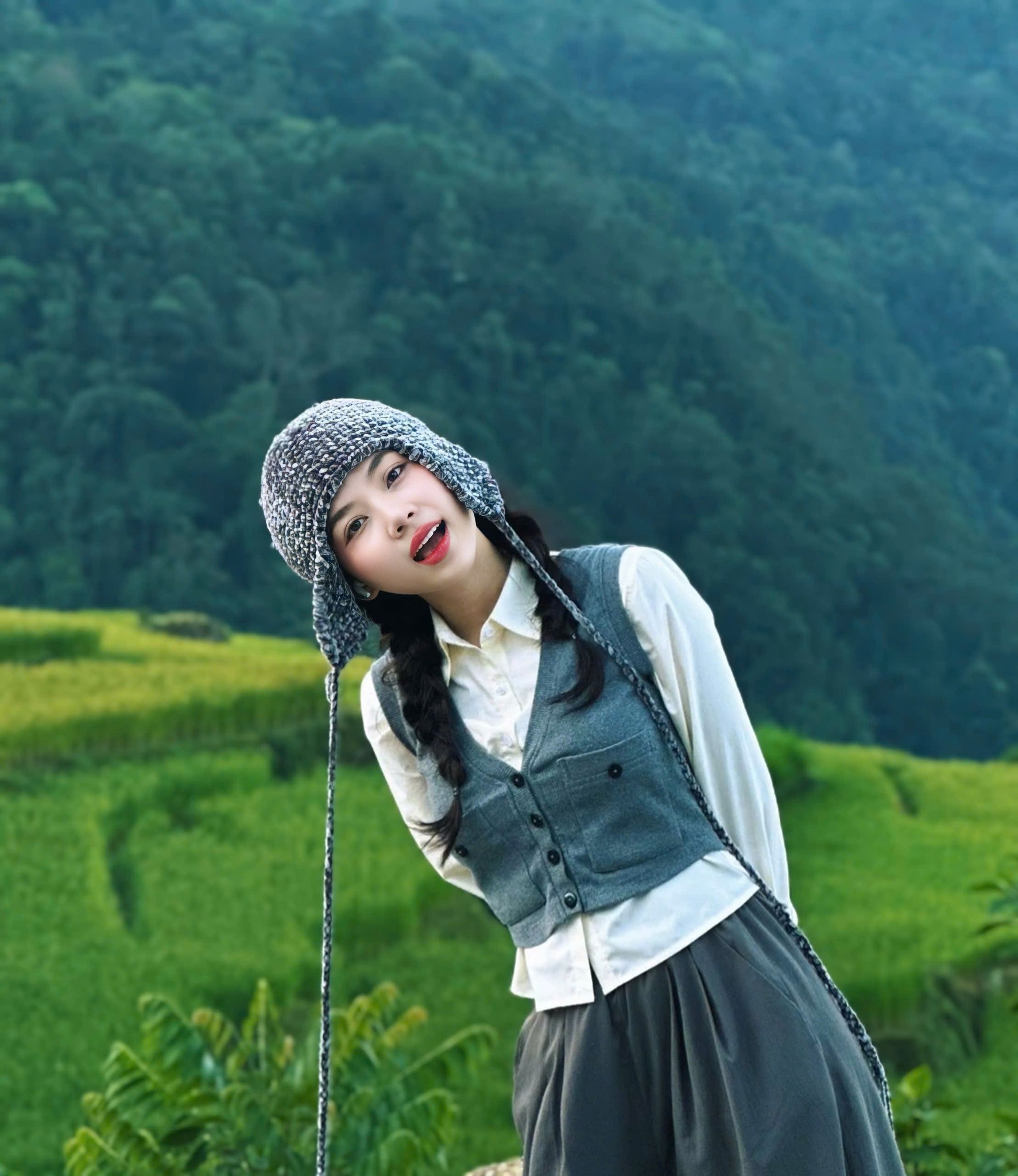 Ngô Lan Hương - nữ ca sĩ đang gây ấn tượng với bản hit Đi Giữa Trời Rực Rỡ