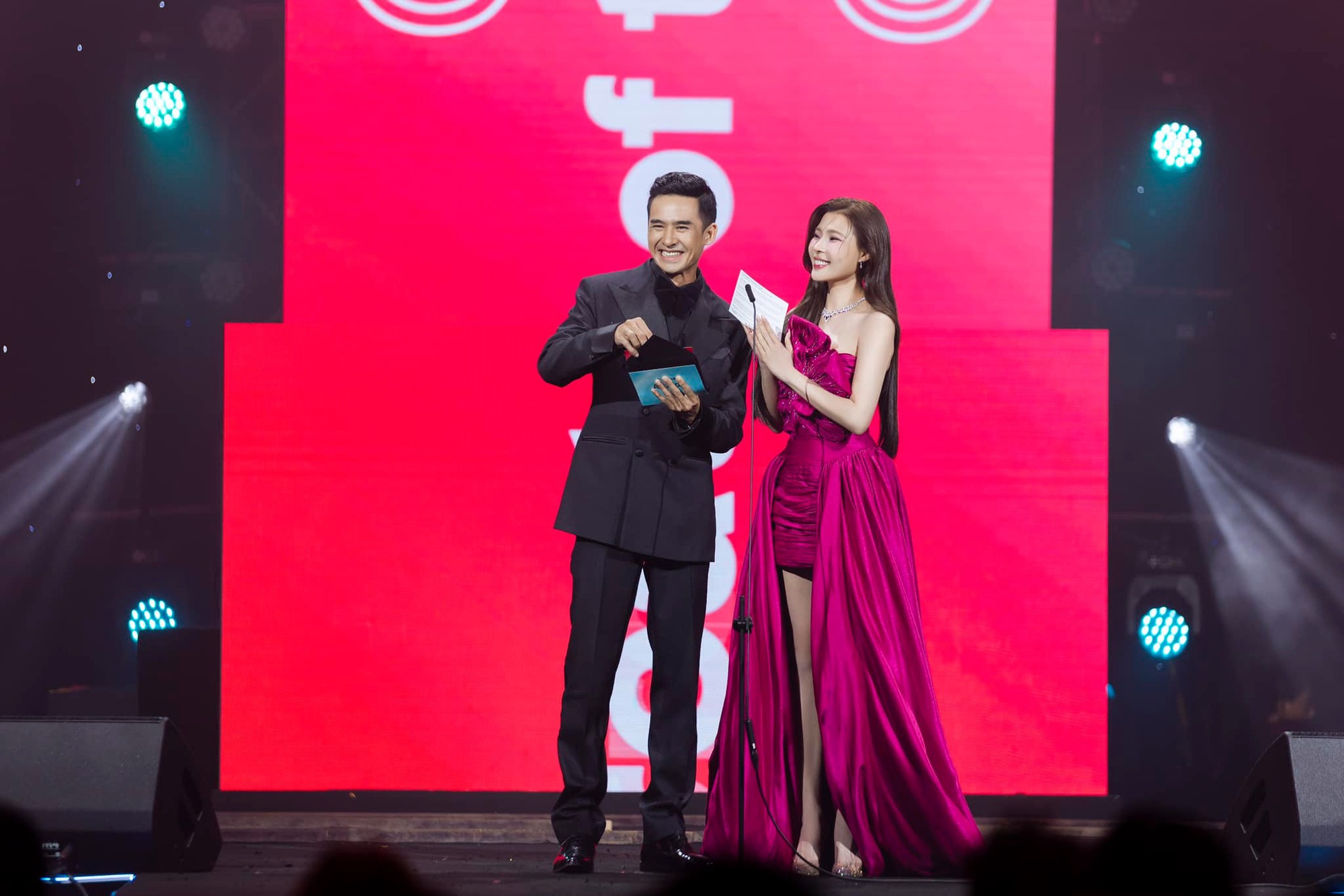 Cặp đôi cũng mong khán giả thông cảm vì sự cố ở buổi trao giải